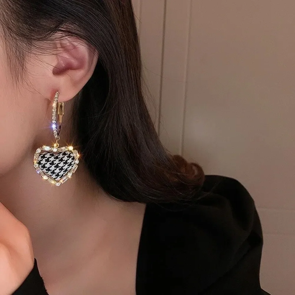 💖5 items for $25 Sale!💖 Heart Shape Rhinestone Drop Earrings - Picture 5 of 6